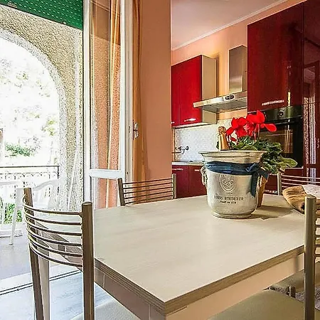 Appartamento Beautiful In With 1 Bedrooms, Wifi And Outdoor Swimming Pool *